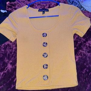 It’s more mustard yellow in person, super cute, been worn once, don’t like the